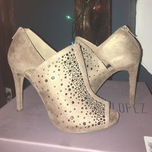 Jennifer Lopez Brand new heels